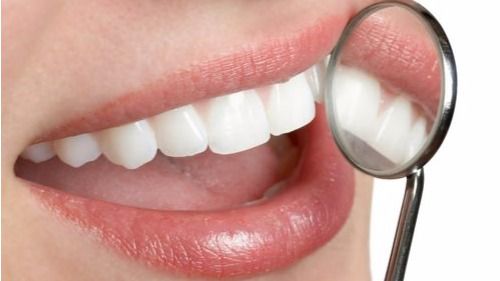 España tiene casi el triple de dentistas de los que necesita