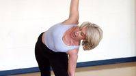 El yoga a partir de los 60 años mejorar el equilibrio y menos riesgo de caídas