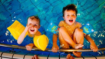 ¿Qué hacer en caso de accidente en piscinas y playas?