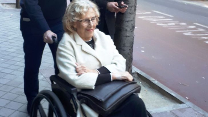 La alcaldesa de Madrid recibe el alta hospitalaria