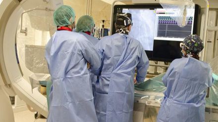 El Hospital Gregorio Marañón realiza el primer doble implante valvular con catéter en España