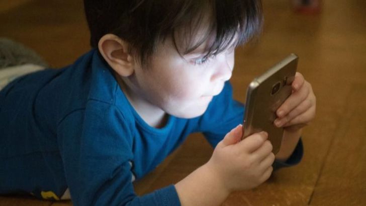 Los niños españoles piden dispositivos con pantalla años antes de lo recomendado