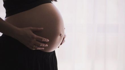 Las embarazadas no transmiten el coronavirus a los bebés
