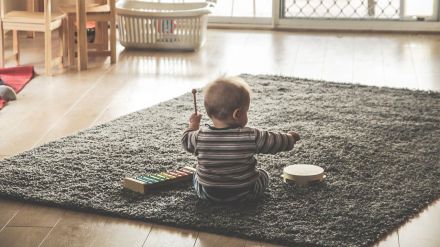 Los expertos recomiendan utilizar juguetes para que los niños manifiesten sus emociones durante la cuarentena