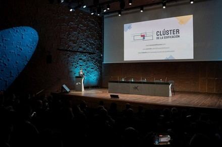 Rodríguez resalta la importancia de viviendas asequibles y de calidad en el Clúster de Edificación
