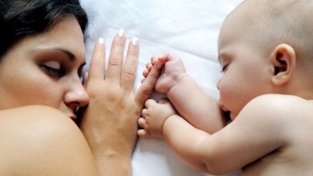 Una mujer sin pareja podrá acumular el permiso de maternidad y paternidad