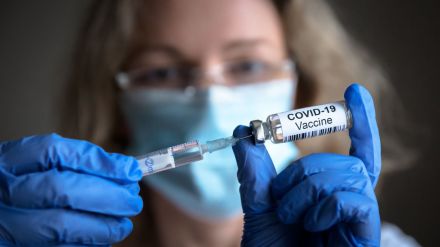 Así han funcionado las vacunas contra la COVID-19 en las residencias de mayores de España