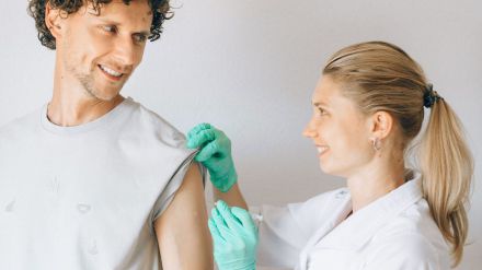 Todo lo que necesitas saber sobre la cuarta dosis de la vacuna contra la COVID-19