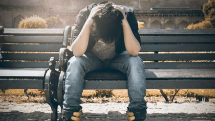 Salud mental: Estrés laboral, adversidades infantiles y otros factores que nos llevan a una depresión