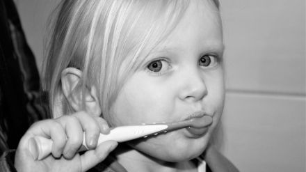 Descubren el impacto de los medicamentos antiinflamatorios en el desarrollo dental infantil