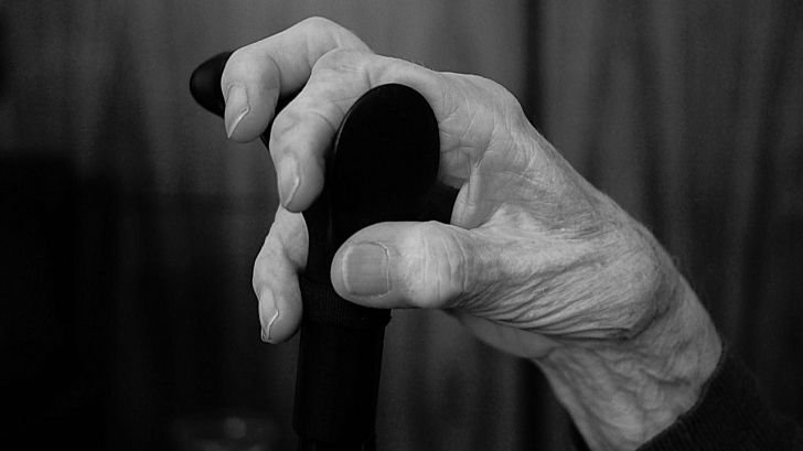 CEAFA exige medidas urgentes para apoyar a cuidadores de personas con Alzheimer