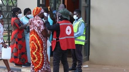 Apoyo a personas mayores en Uganda ante el brote de ébola