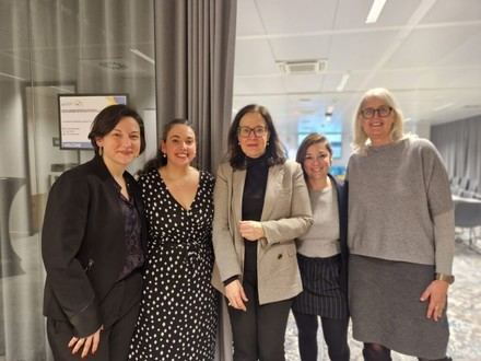 Bruselas impulsa el diálogo para proteger los derechos de los mayores