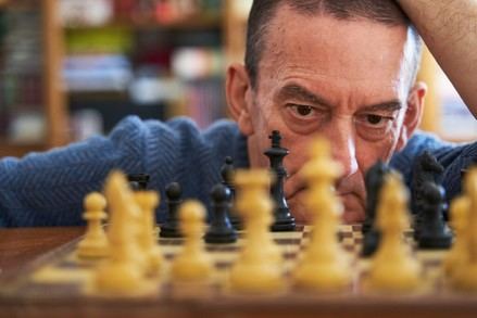 El cerebro envejece, pero se adapta y puede mantenerse saludable