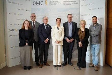 Sanidad y médicos acuerdan diálogo para evitar huelga