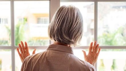 ¿Es recomendable trasladar a una persona con Alzheimer a otro hogar?