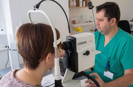 Expertos advierten sobre la importancia de cuidar los ojos en verano y durante eclipses solares