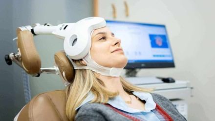 Evidencia sobre la estimulación cerebral no invasiva en el tratamiento del Alzheimer
