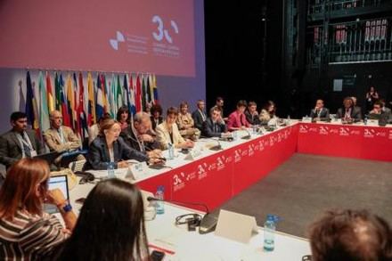 Iberoamérica establece un marco común para priorizar los cuidados en políticas públicas