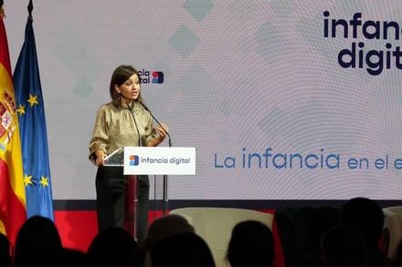 La ministra Rego informa sobre más de 1.000 aportaciones para regular el sharenting