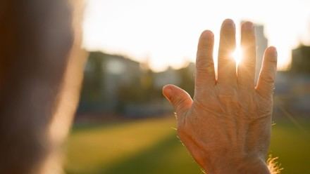 El síndrome del ocaso: el cambio en personas con demencia al caer la tarde