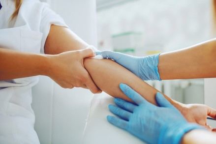 Identifican biomarcadores en sangre que podrían evaluar la efectividad de terapias para la depresión