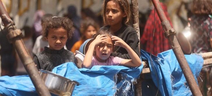 Crisis en Gaza: Niños desnutridos y ayuda humanitaria estancada