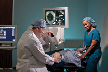 Un nuevo quirófano inteligente aumenta la precisión en cirugía de cataratas