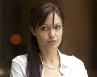 Angelia Jolie ha decidido extirparse los ovarios