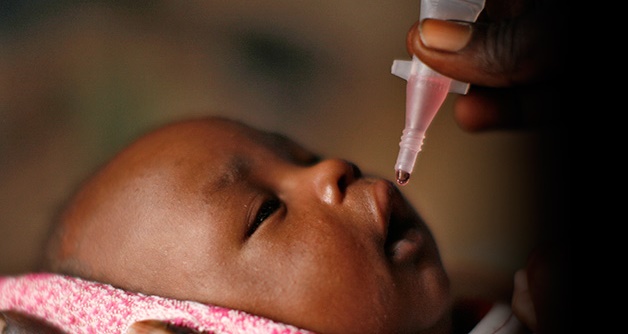 El Ministro de Sanidas se compromete a incluir la vacuna de la varicela en el calendario común de la primera infancia