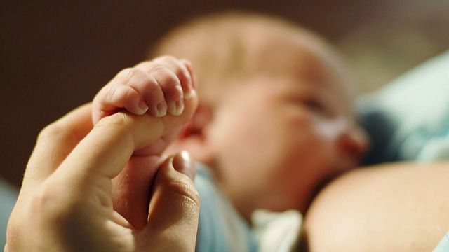 La leche materna podría influir sobre el peso posterior del niño